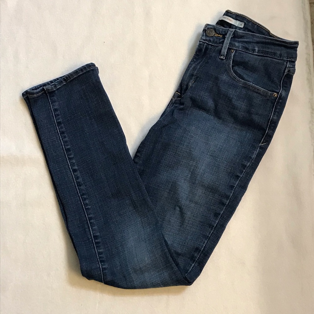 Levi’s mid rise skinny jeans